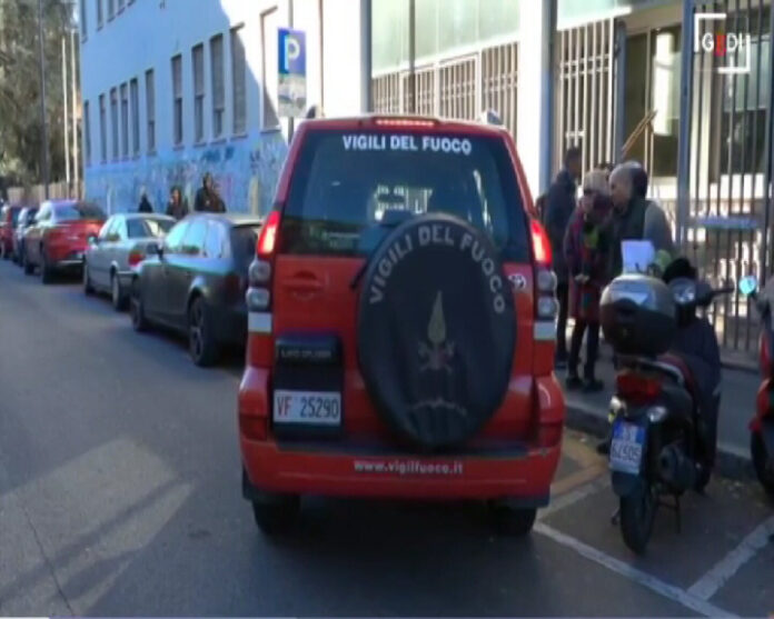 SERVIZIO-INCENDIO-SCUOLA-VIA-PARAVIA-DI-CAMMAROTA-24-11-2022.Immagine001.jpg