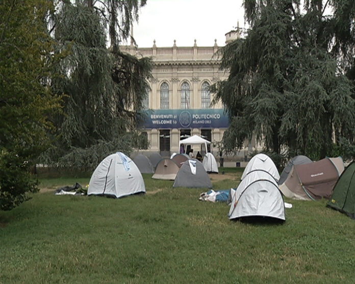 FOTO-PROTESTA-TENDE-POLITECNICO.jpg